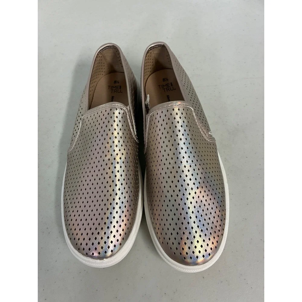 Time and Tru Womens Rose Gold Iridescent Perforated Slip On Sneakers 8.5
